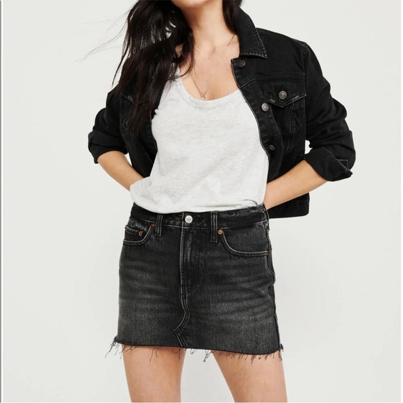 Abercrombie & Fitch Washed Black Raw Hem Denim Jean Mini Skirt Size 32 - Picture 1 of 8